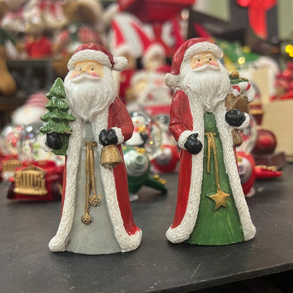 Poly Mikulás figura karácsonyfával és ajándékzsákkal, 10 cm, 2 féle